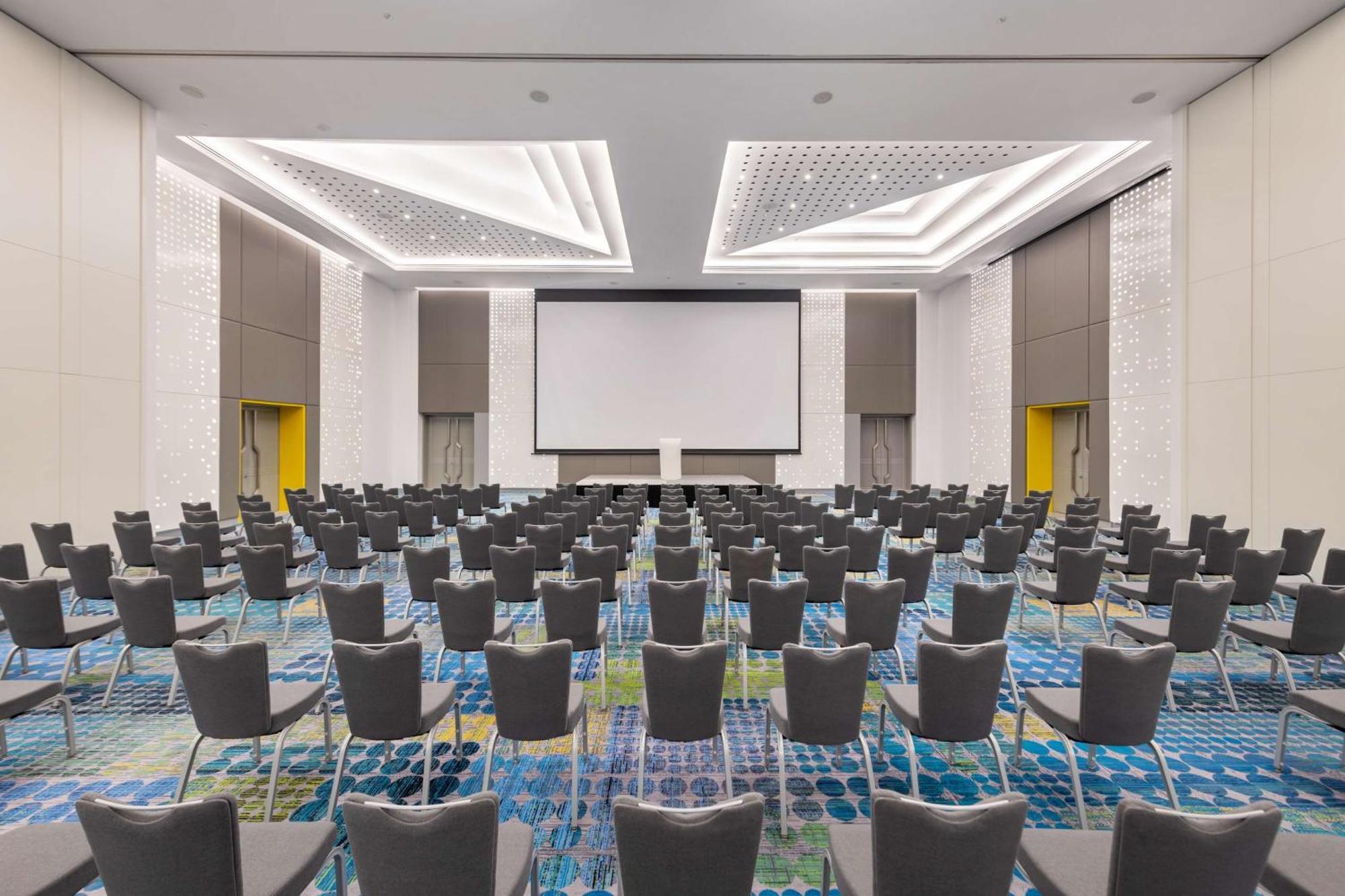 Radisson Red Silicon Oasis 4* Дубай