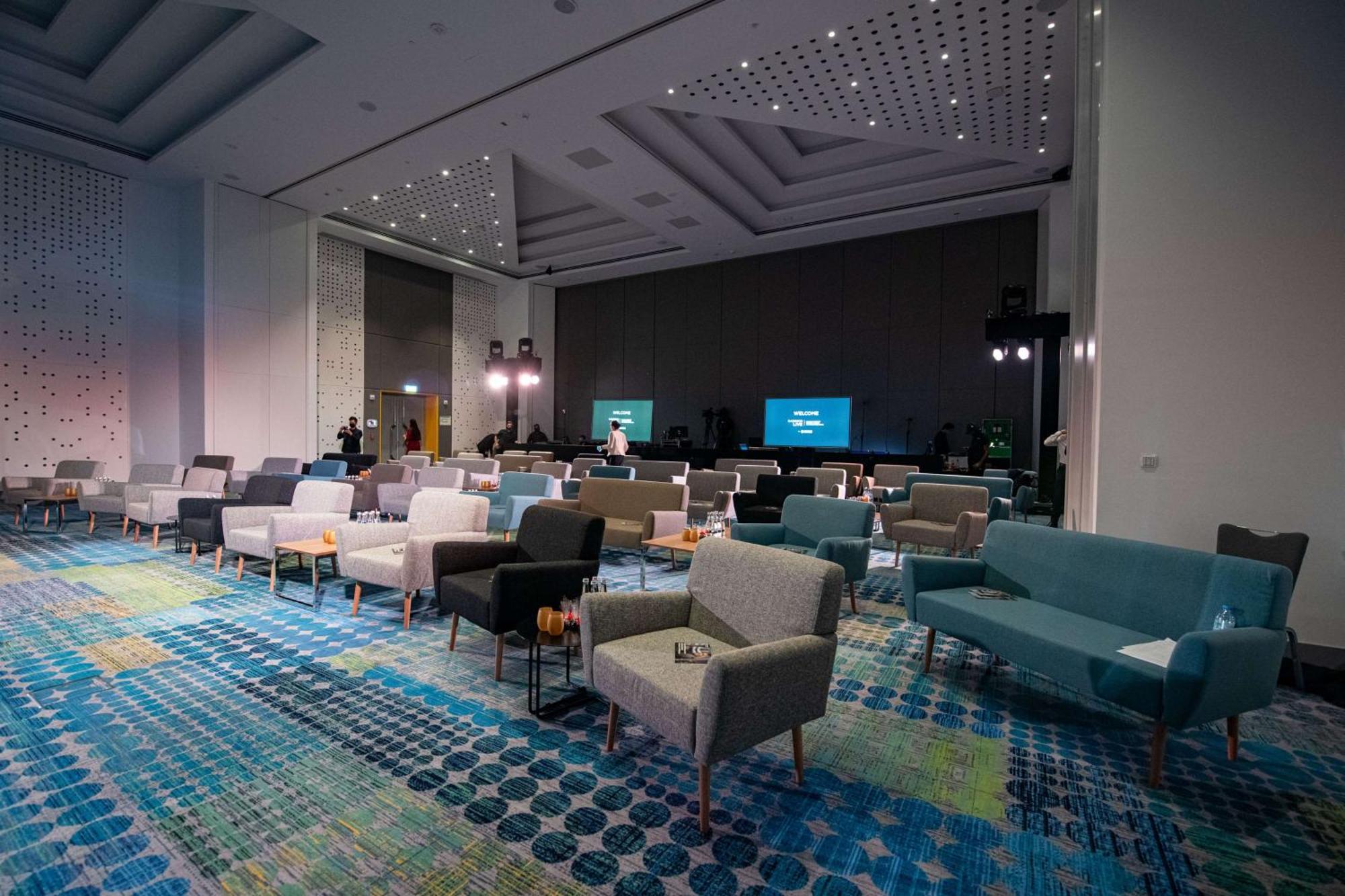 Radisson Red Silicon Oasis Готель 4*