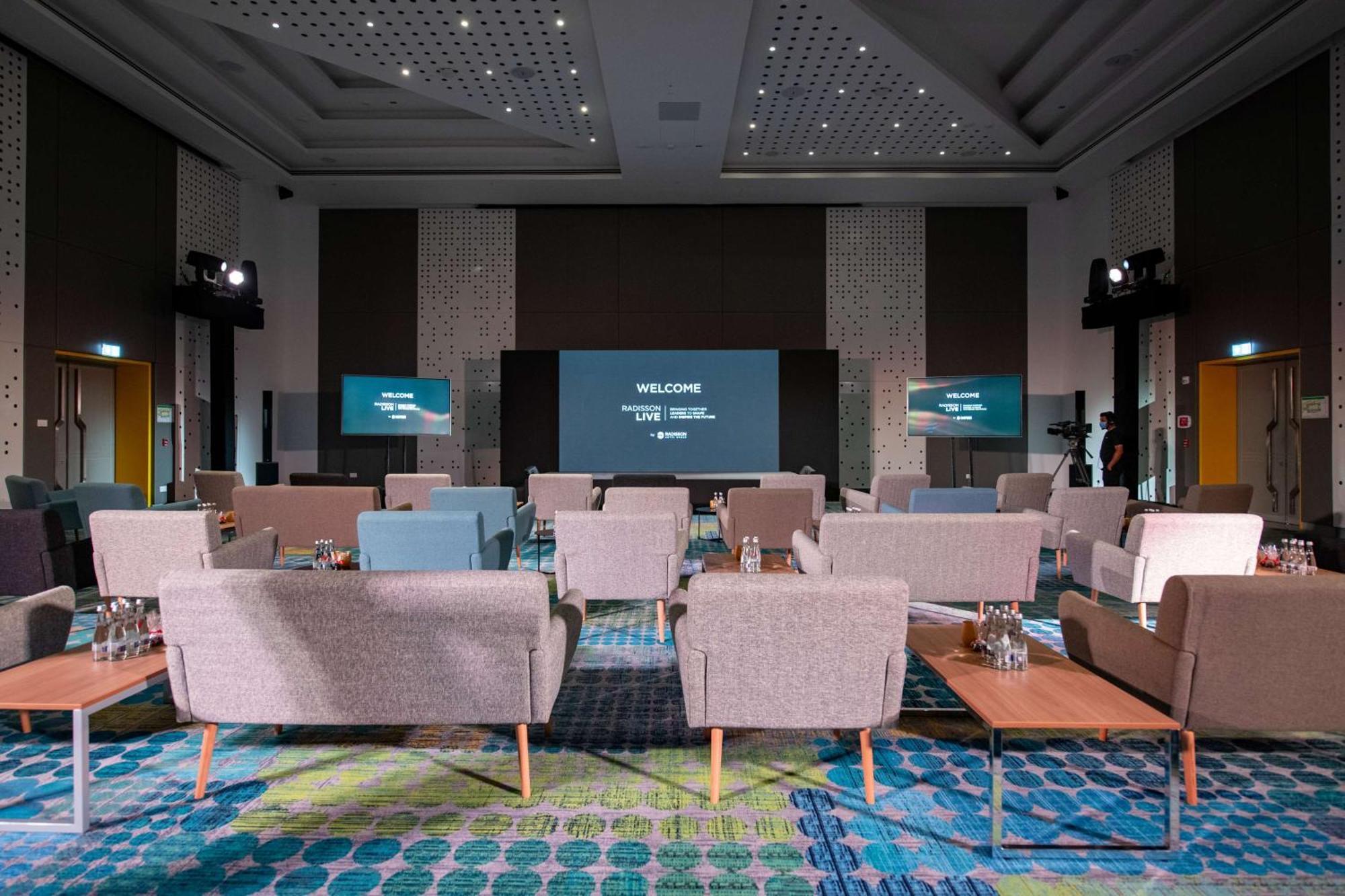 Radisson Red Silicon Oasis Дубай
