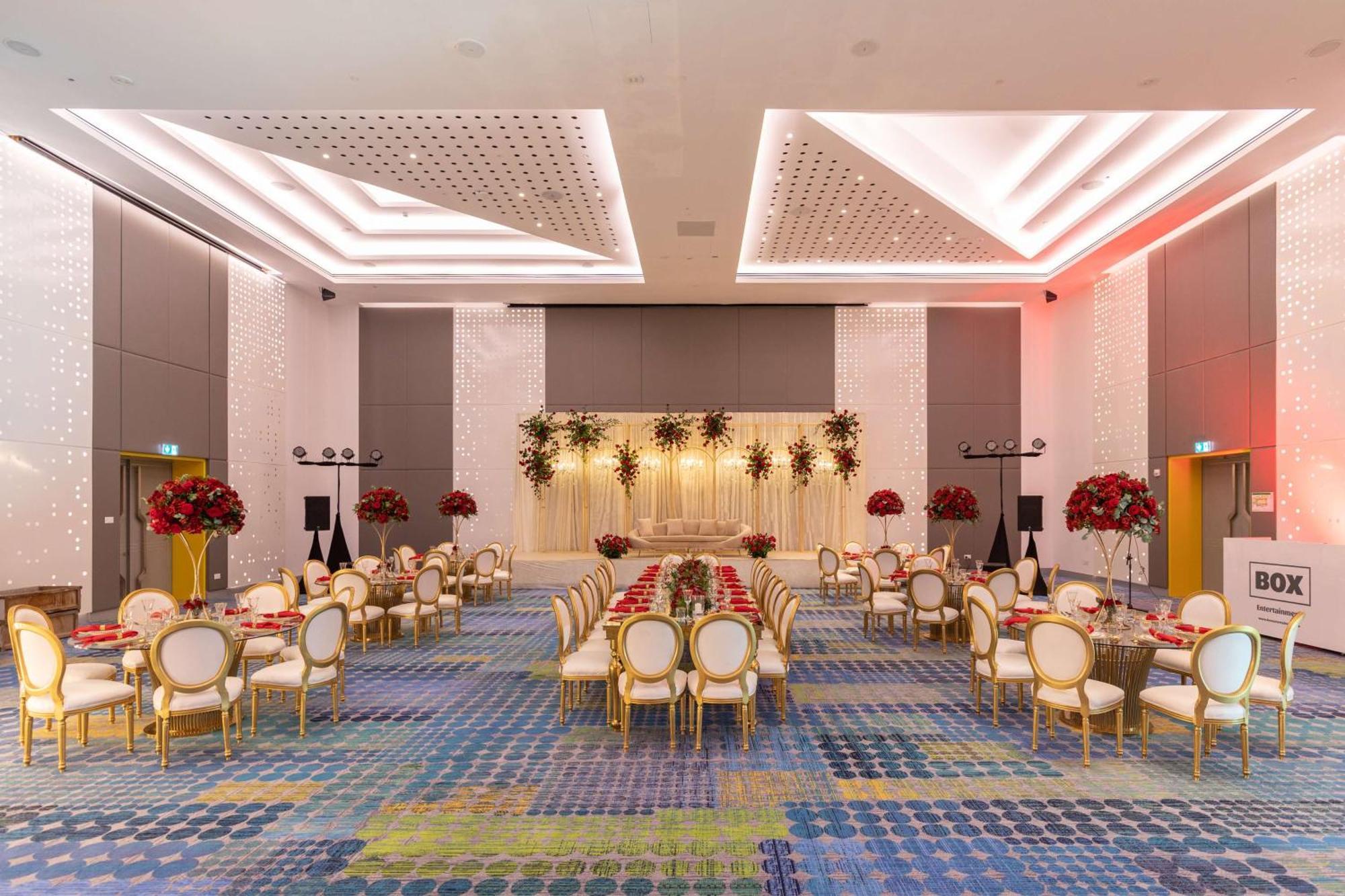 Radisson Red Silicon Oasis होटल